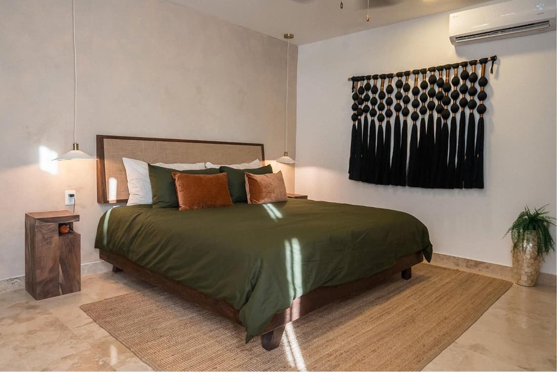 2-Story Penthouse with Private Jacuzzi 5 Min Beach