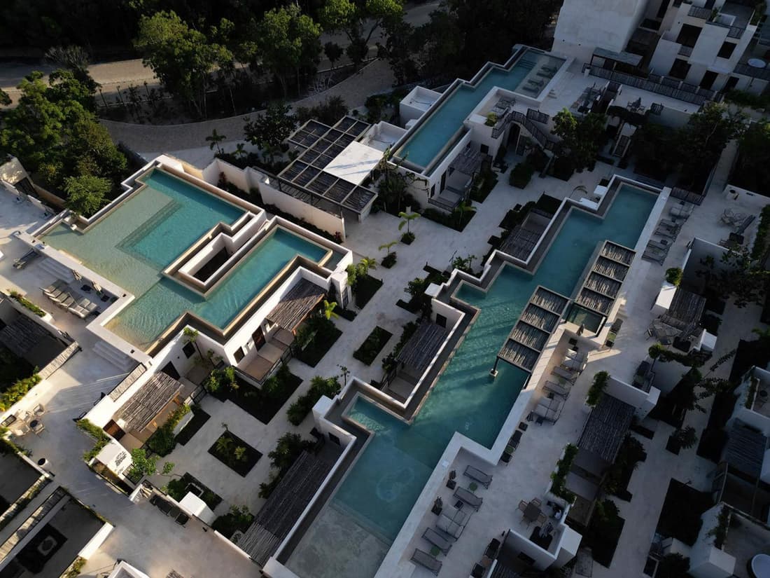 2-Story Penthouse with Private Jacuzzi 5 Min Beach