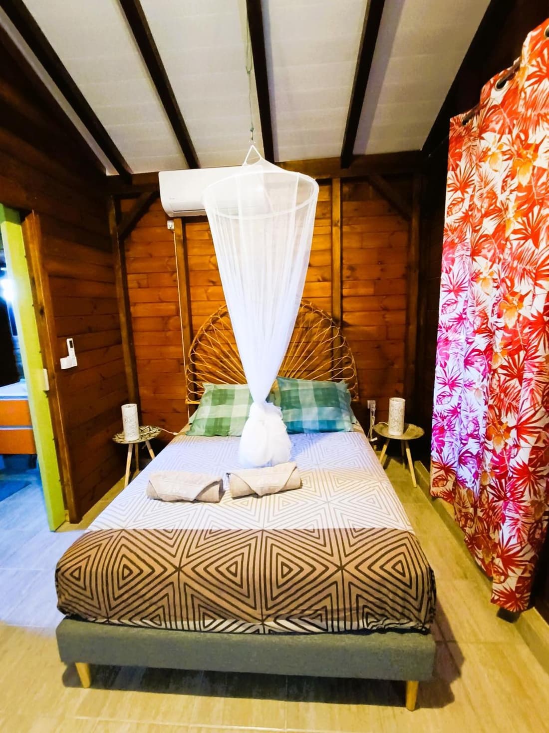 Gites kaz à klemence - Bungalow karapat - jacuzzi privé et piscine partagée au cœur de la nature à Anse-Bertrand
