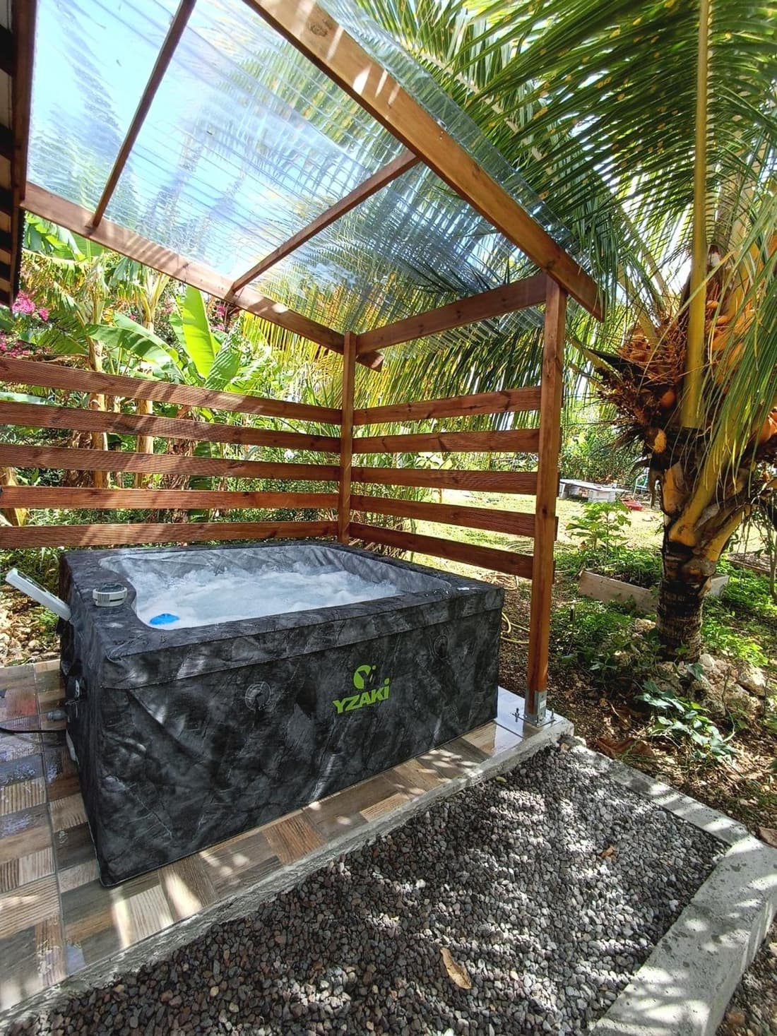 Gites kaz à klemence - Bungalow karapat - jacuzzi privé et piscine partagée au cœur de la nature à Anse-Bertrand