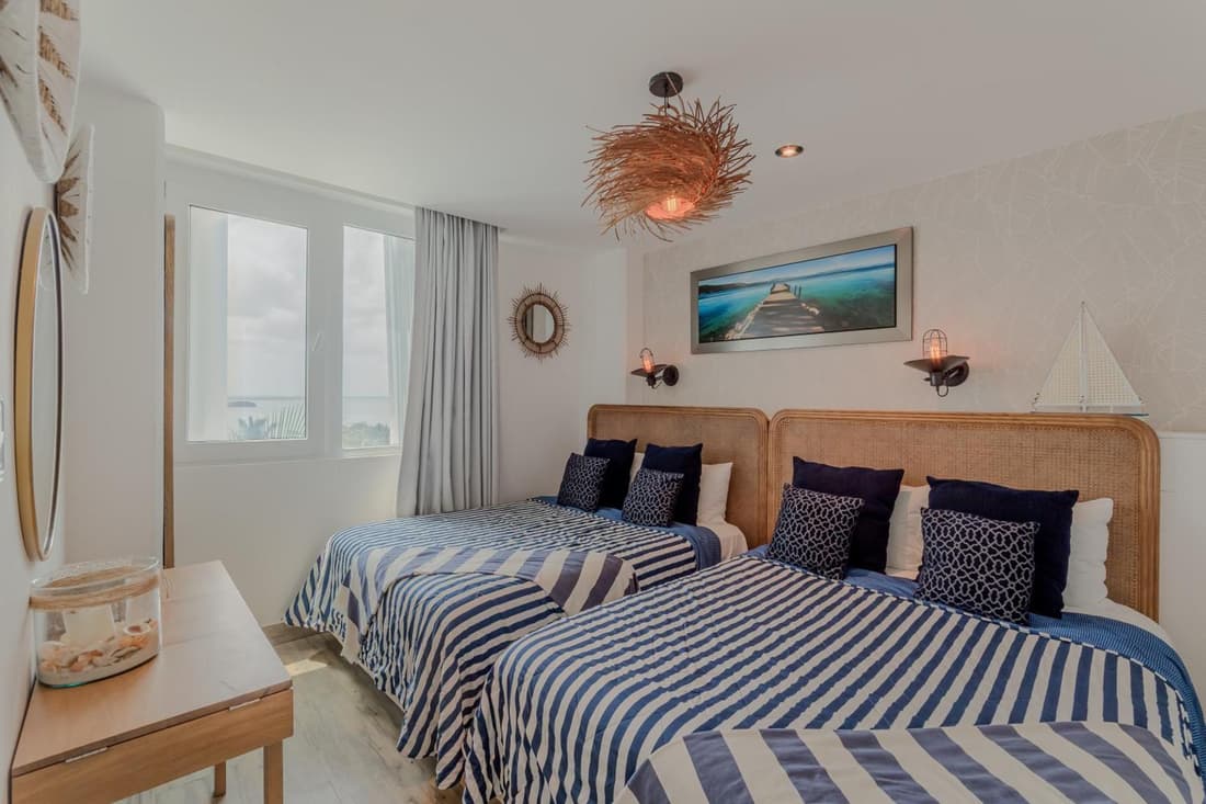 Designer 1 BDR private beach by Casa Paraiso