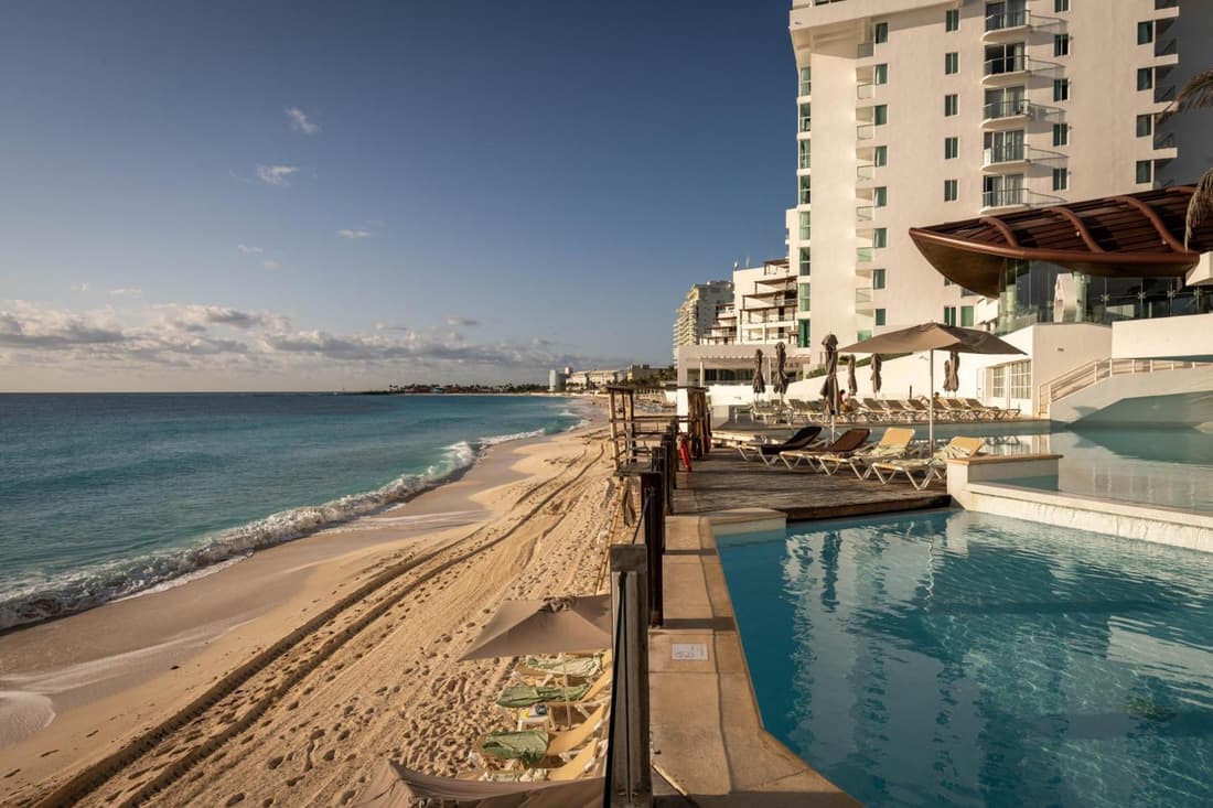 Ocean view in hotel complex - By Aloja RV