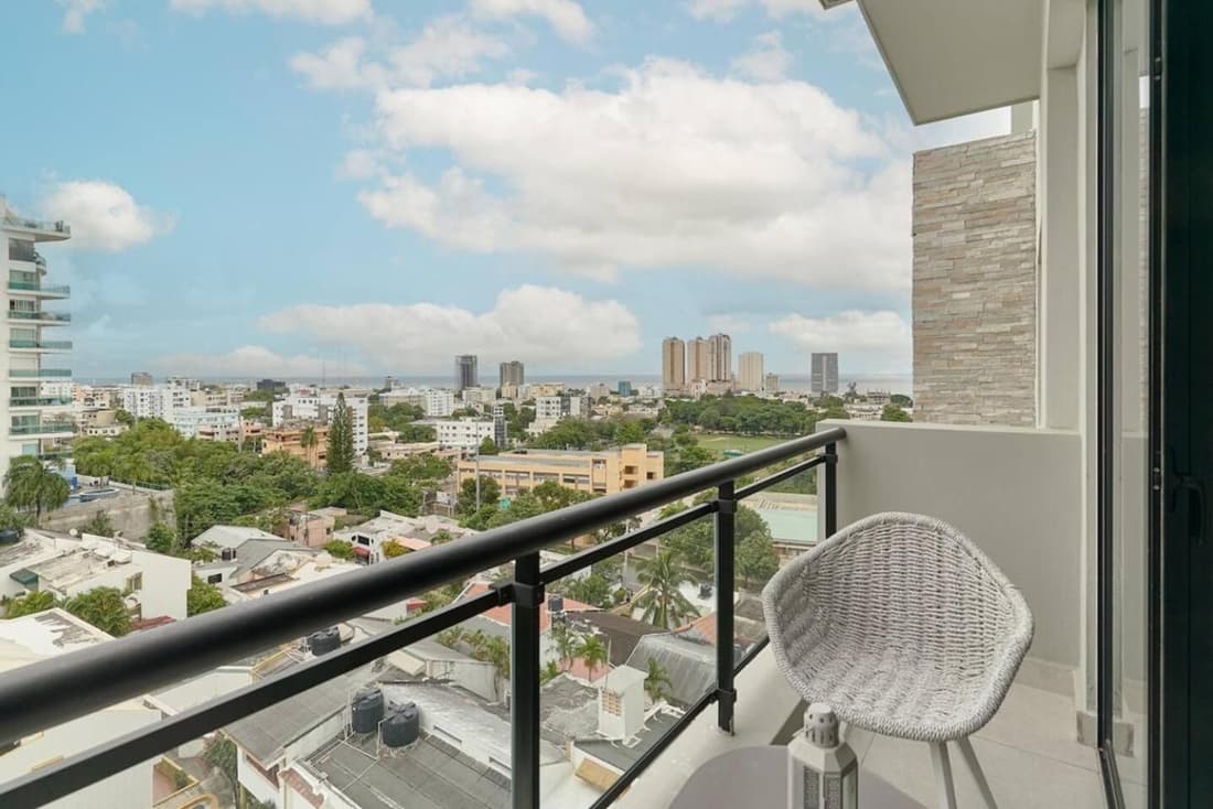 Ladiana Sview Farallonsd Poolgymdowntown