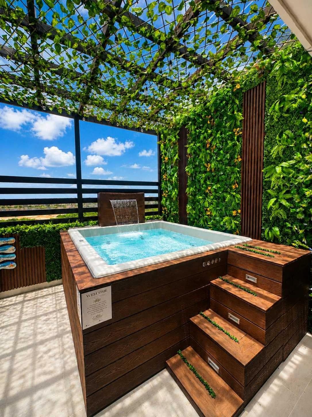 Luxury 2BR Penthouse Rooftop Jacuzzi Near Beach