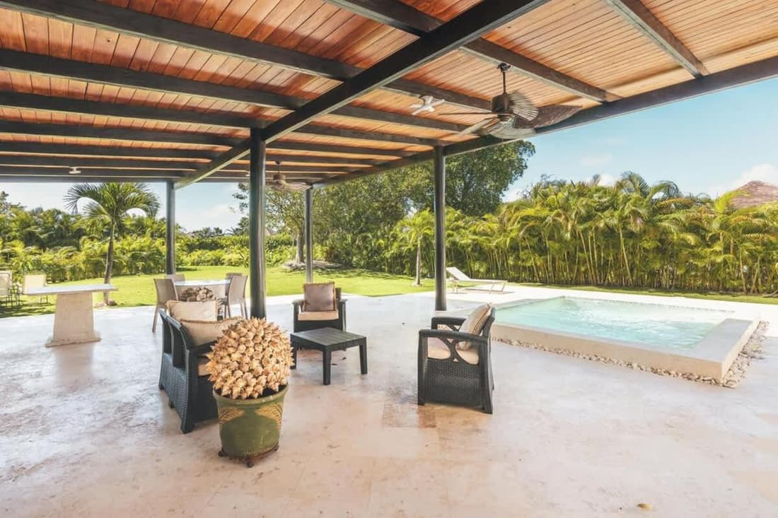 Bungallow with 3BR pool and bbq in Green Village