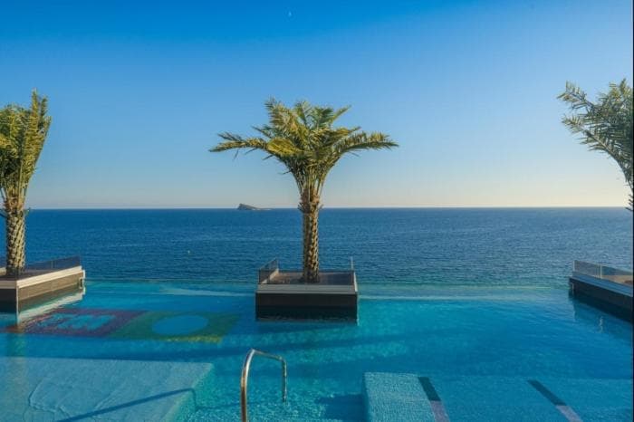 Ocean Sky Sea Benidorm. Parking Pool