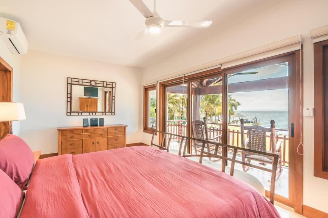 3BR Beachfront townhouse at Puerto Bahia