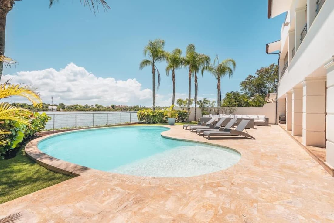 Seaside Bliss with pool and spectacular view