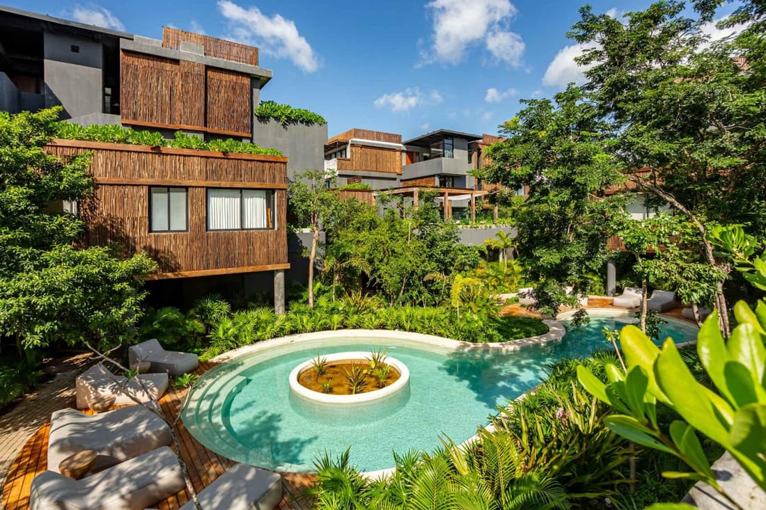 Modern 1BR Jungle View Retreat in Humana with Rooftop Pool