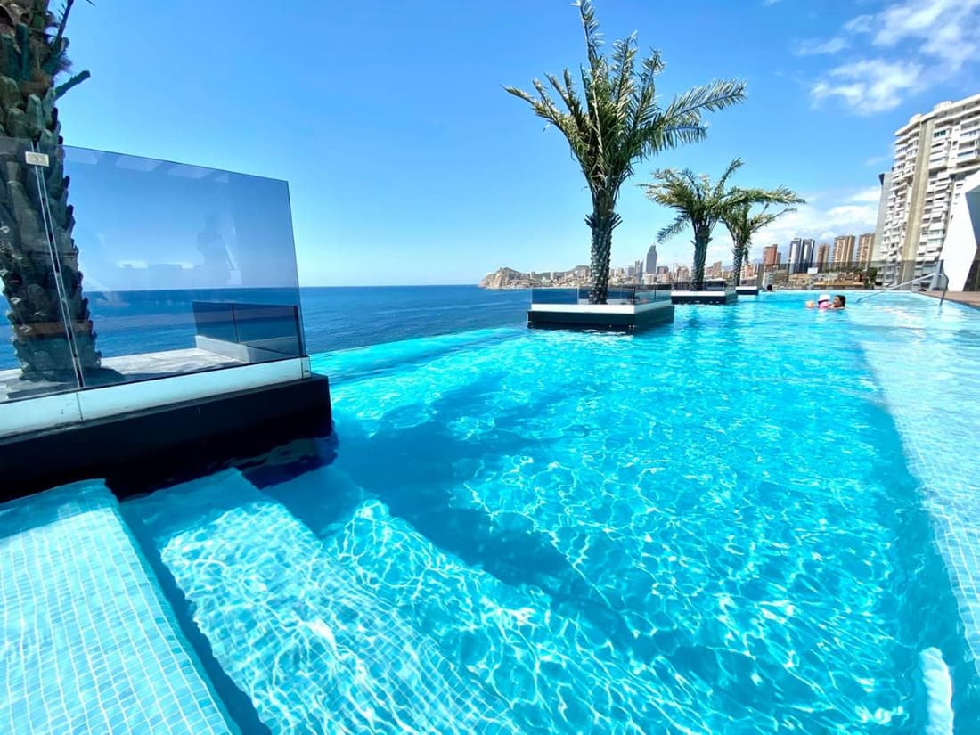 OCEAN DRIVE exclusive apartments on the first line