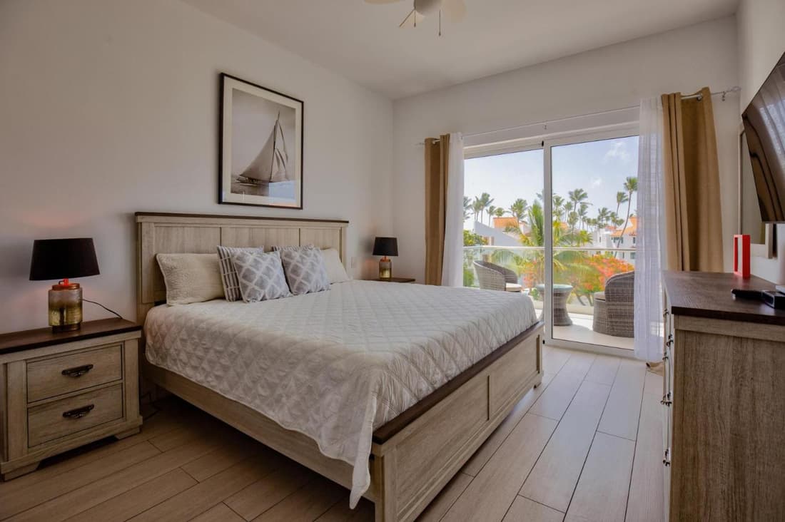 NEW UNIT WITH BEACH AND POOL ACCESS - N B301