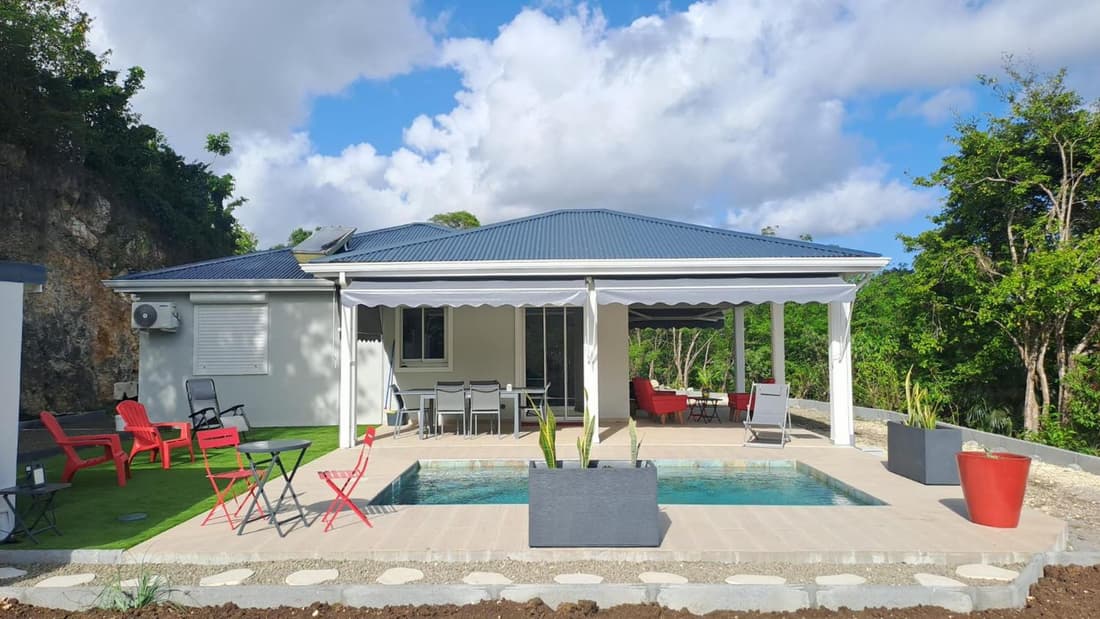 Villa moderne avec piscine dans un écrin de nature