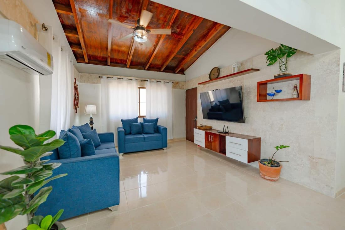 Colonial 2BR Apartment 2 mins walk to beach