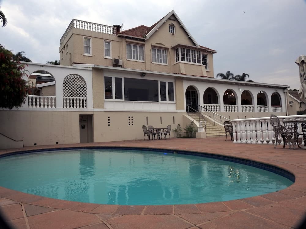 Albion Manor