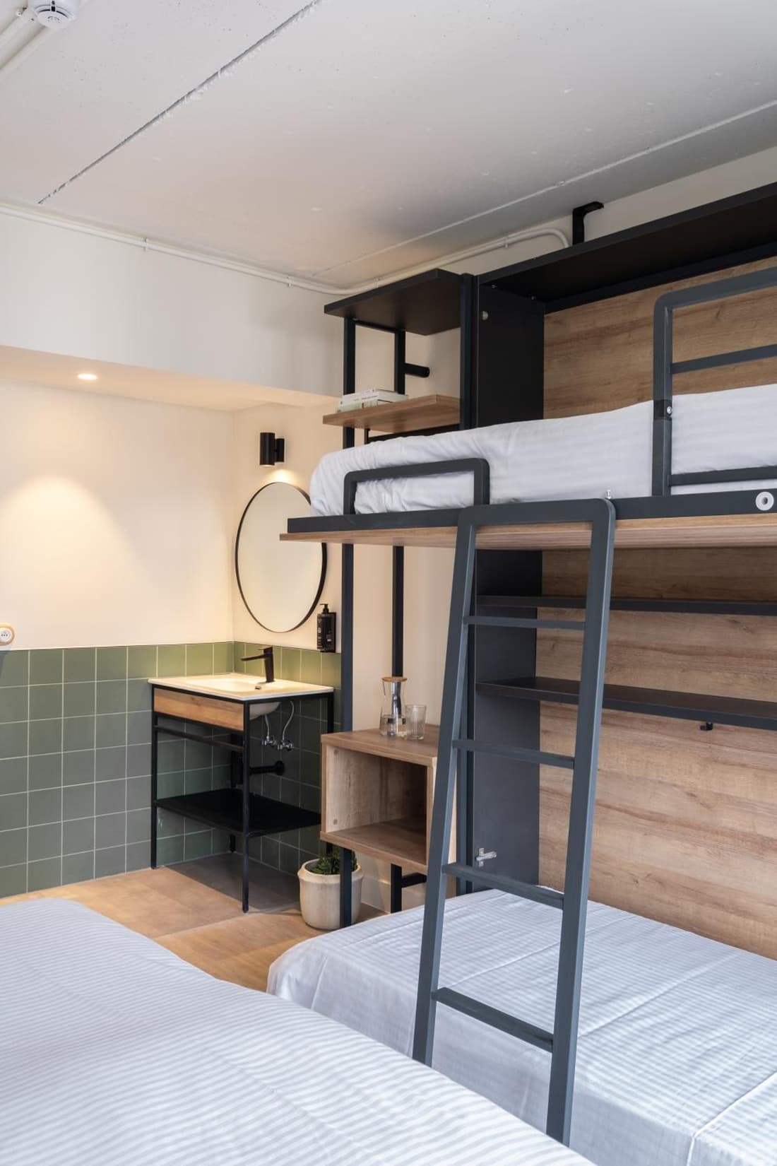 LATROUPE Grand Place Hostel