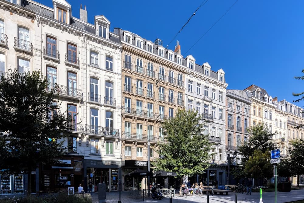 LATROUPE Grand Place Hostel