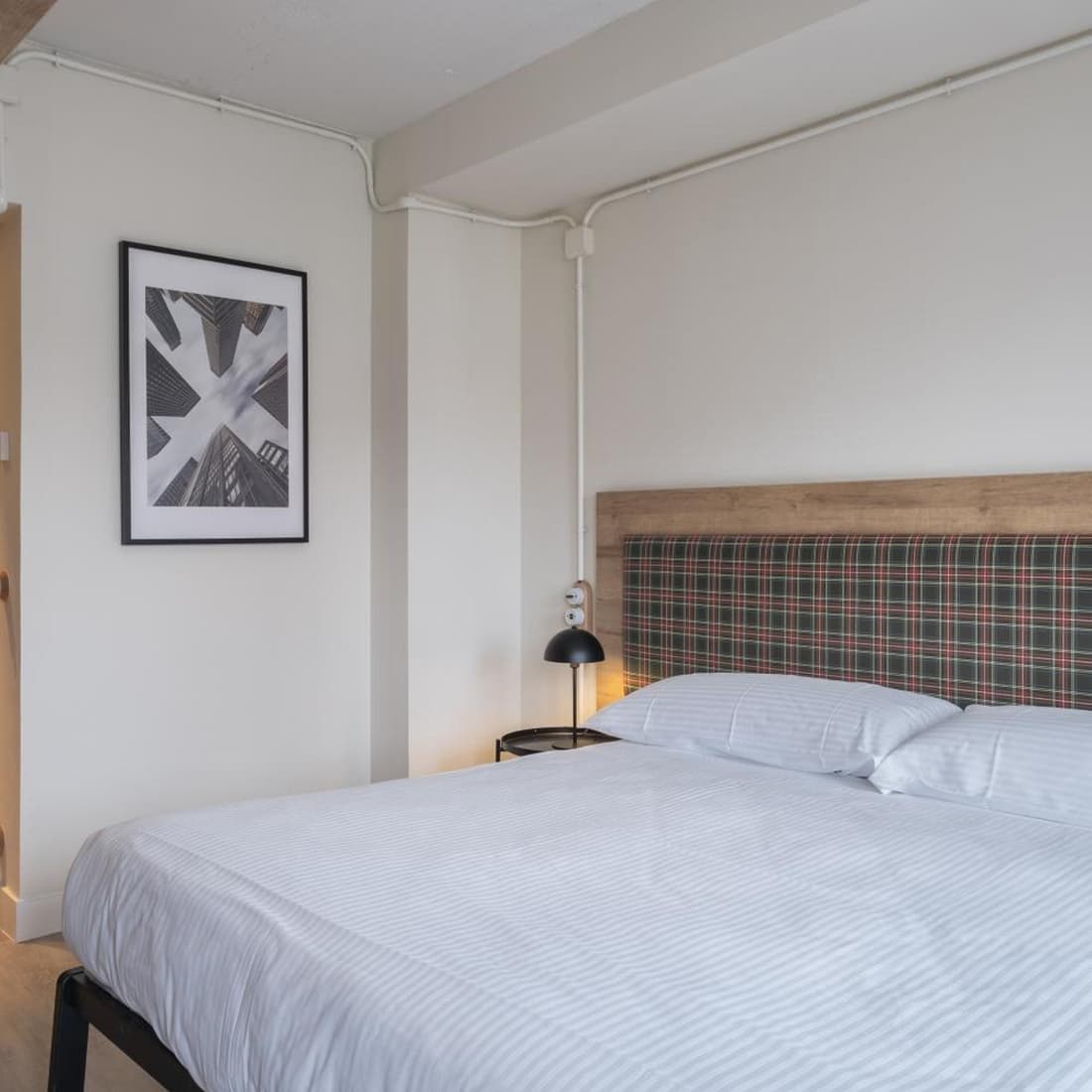 LATROUPE Grand Place Hostel