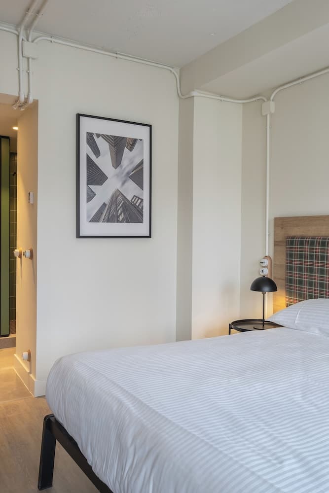 LATROUPE Grand Place Hostel