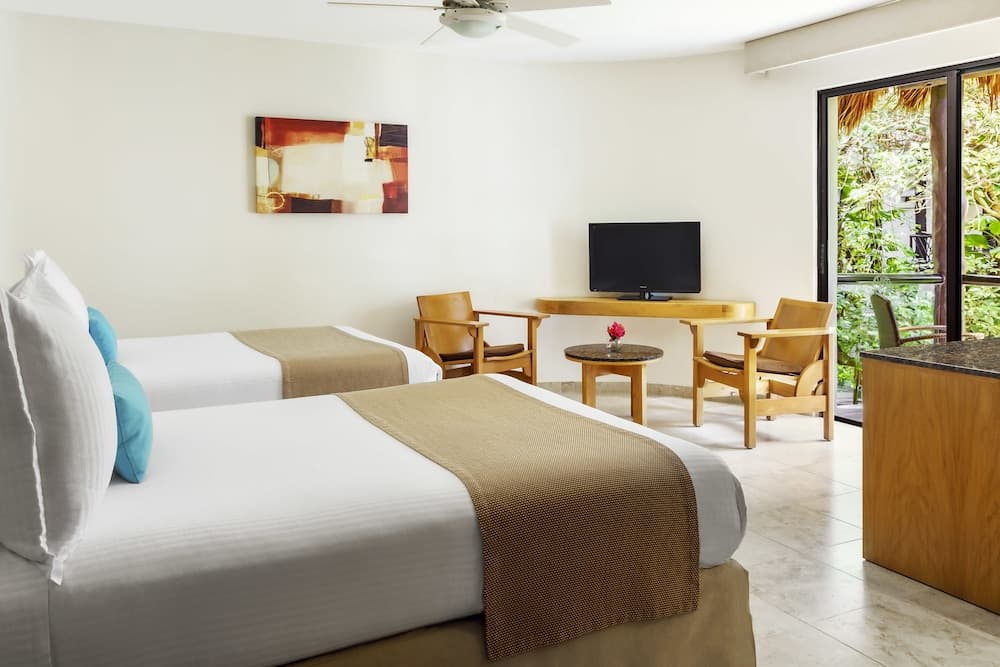 The Reef Playacar Beach Resort & Spa