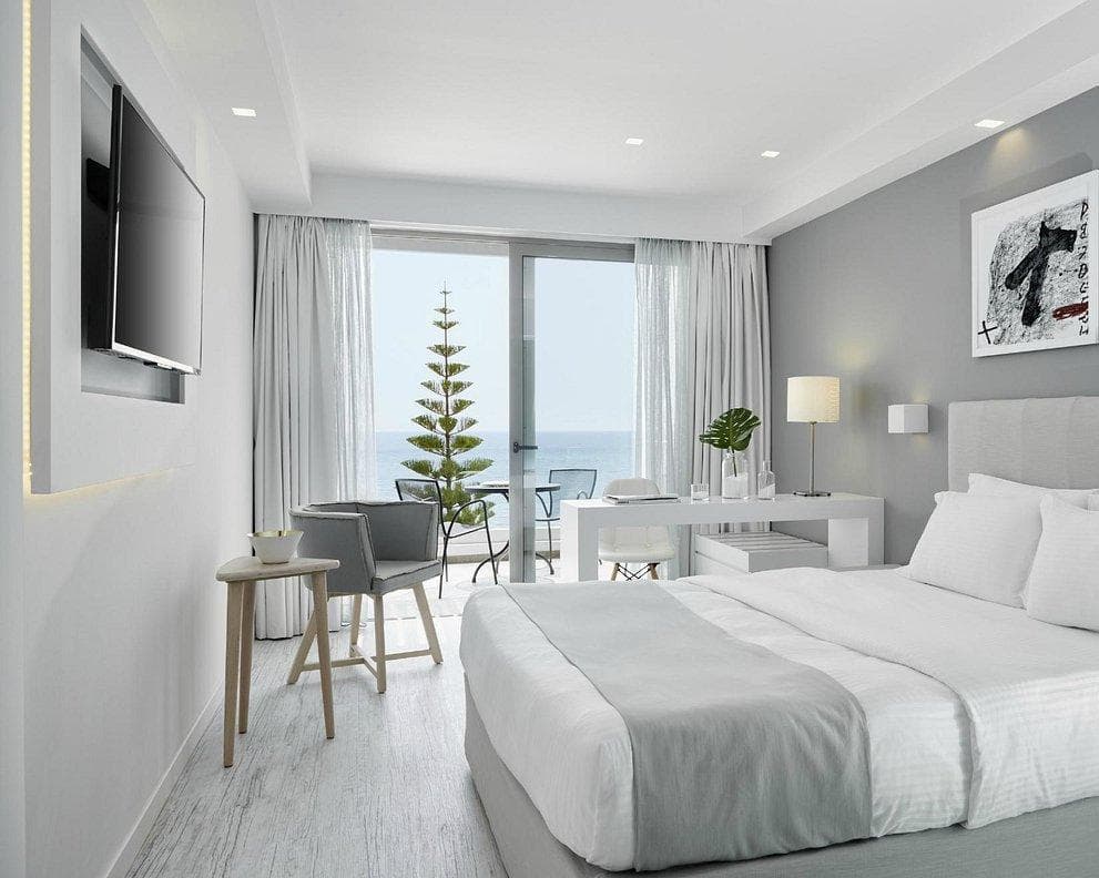  Lichnos Beach Hotel & Suites