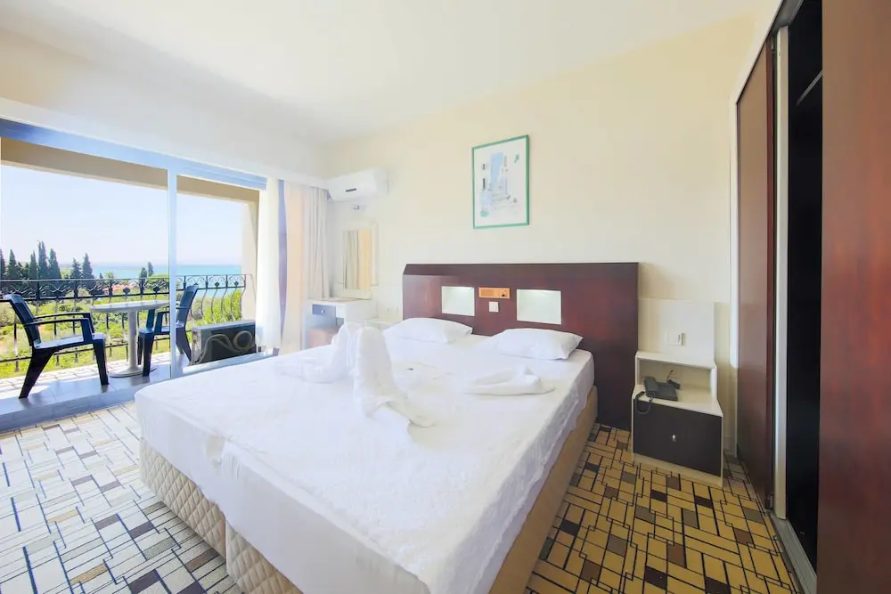 Sibyl Hotel Erythrai by Muup