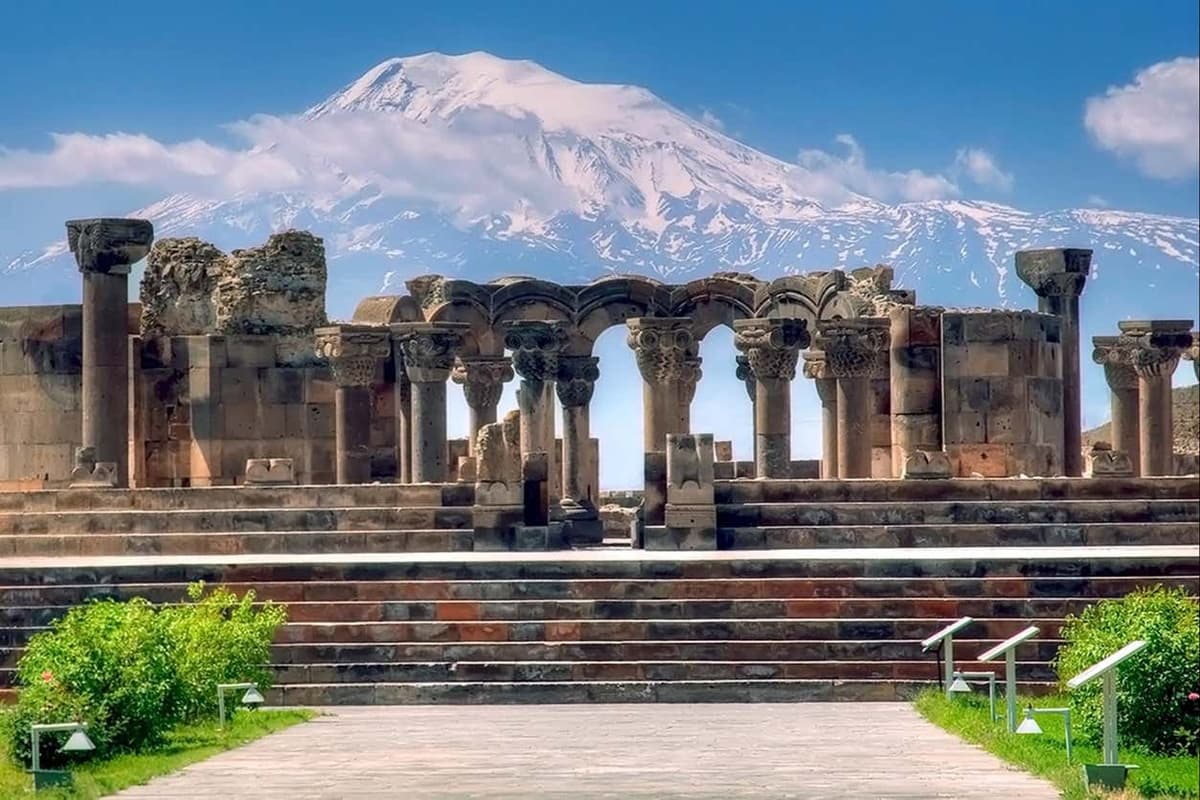 Echmiadzin and Zvartnots Day Trip