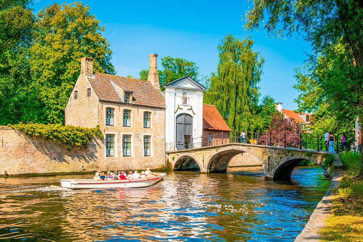 Bruges Guided Tour + Boat Ride