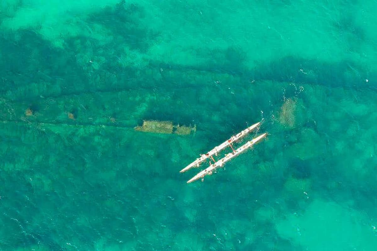 Paseo en canoa polinesia por la bahía de Todos los Santos