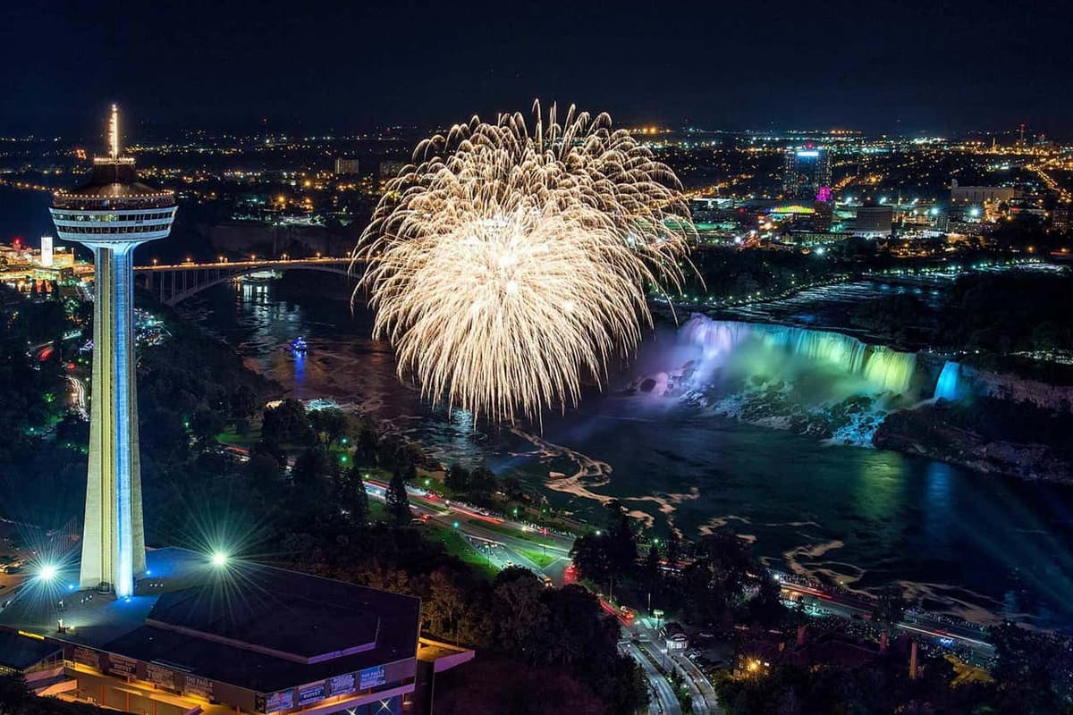 Escursione alle Cascate del Niagara con show di luci serale