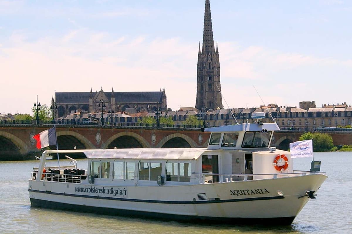 Paseo en barco por el río Garona