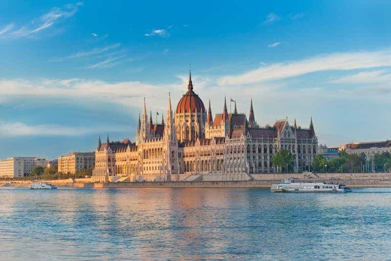Budapest Guided Tour + Parliament