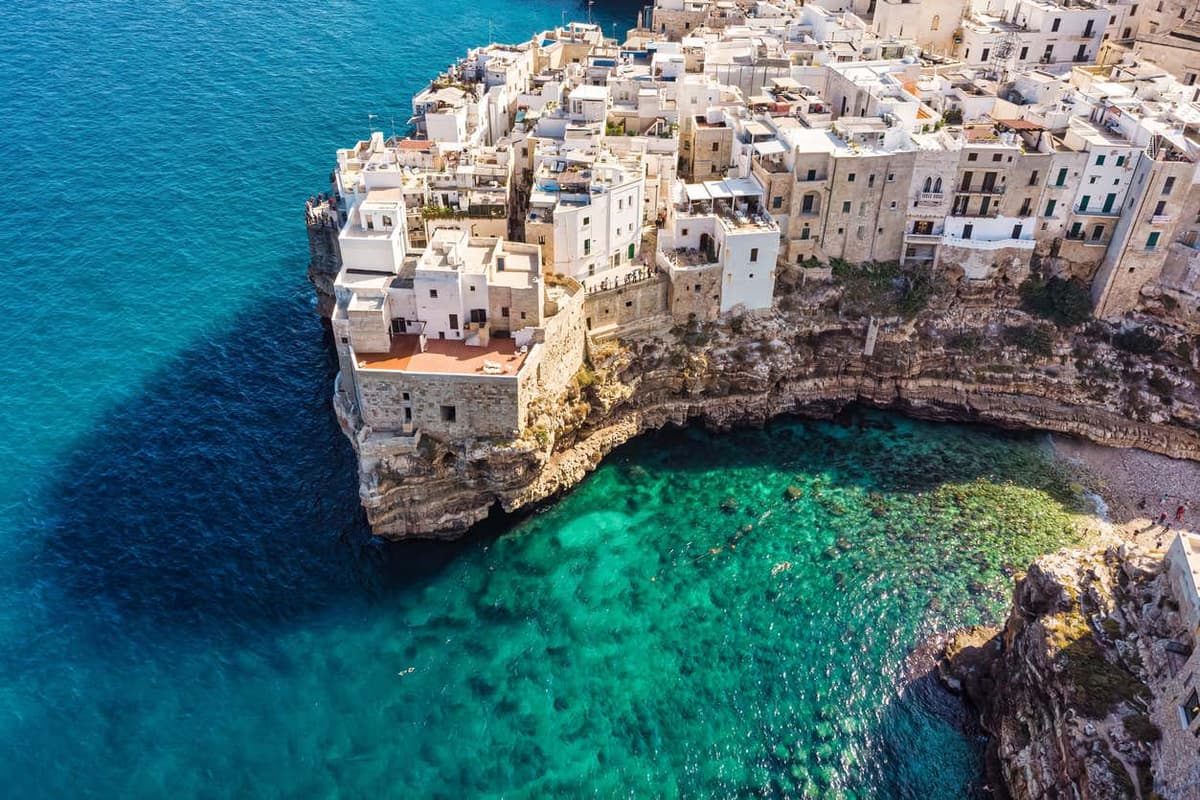 Tour delle grotte di Polignano a Mare in gozzo