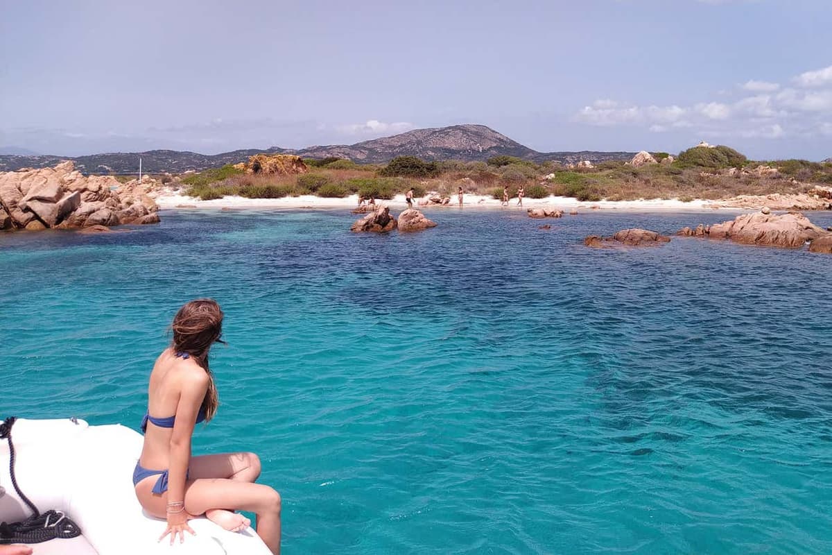 Giro in gommone a Tavolara e Punta Coda Cavallo