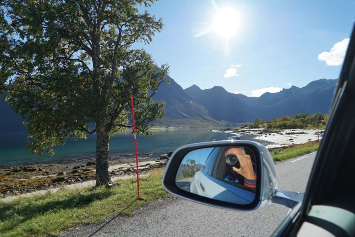 Tour panoramico dei fiordi norvegesi in Tesla