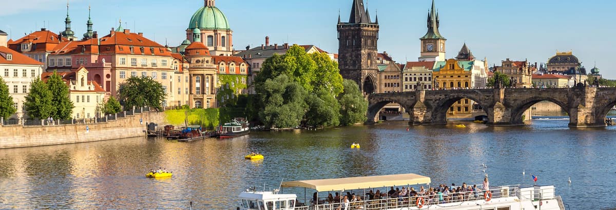 Paseo en barco por el río Moldava