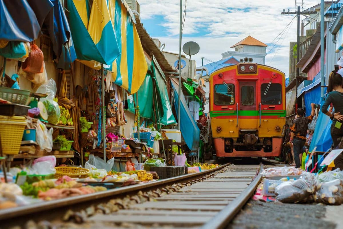 Escursione al mercato sui binari e galleggiante + Parco storico di Ayutthaya