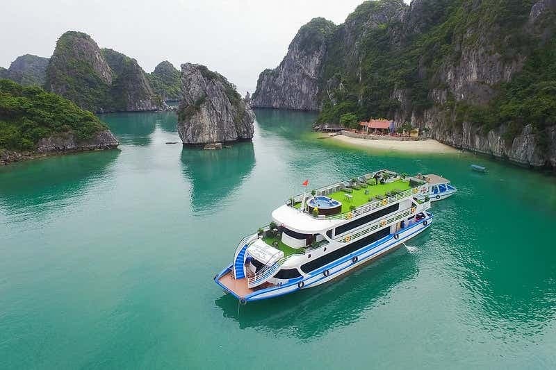 Croisière dans la baie d'Ha-Long