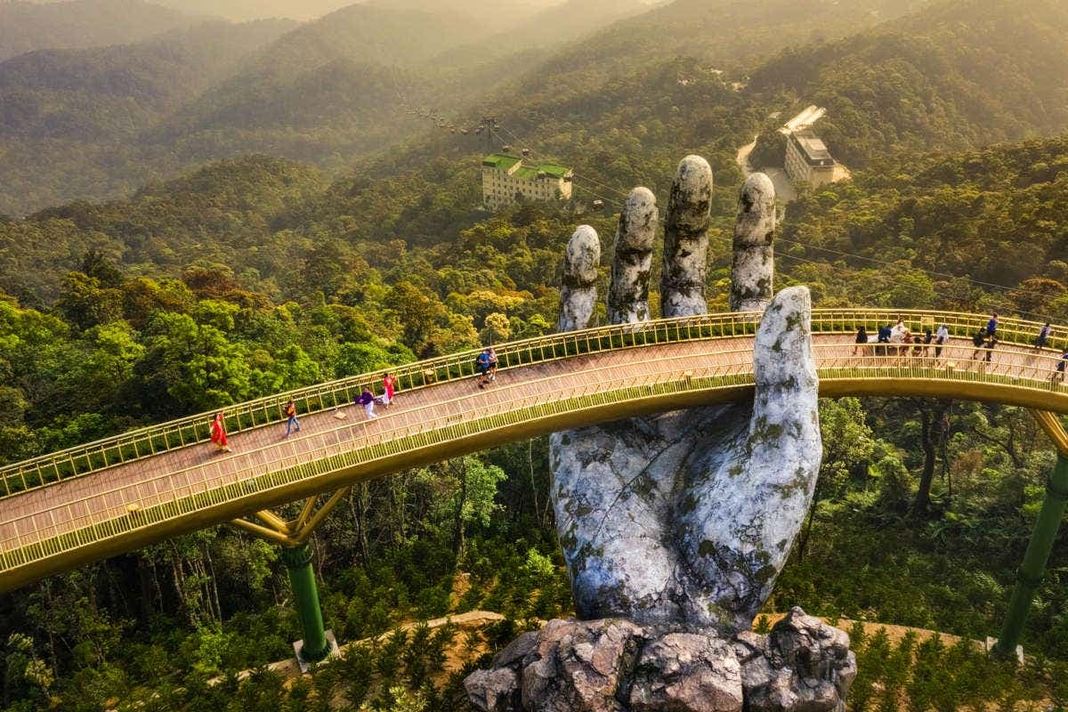 Golden Bridge & Ba Na Hills Tour