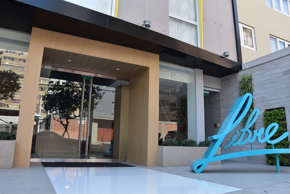 Libre Hotel, BW Signature Collection o Similar