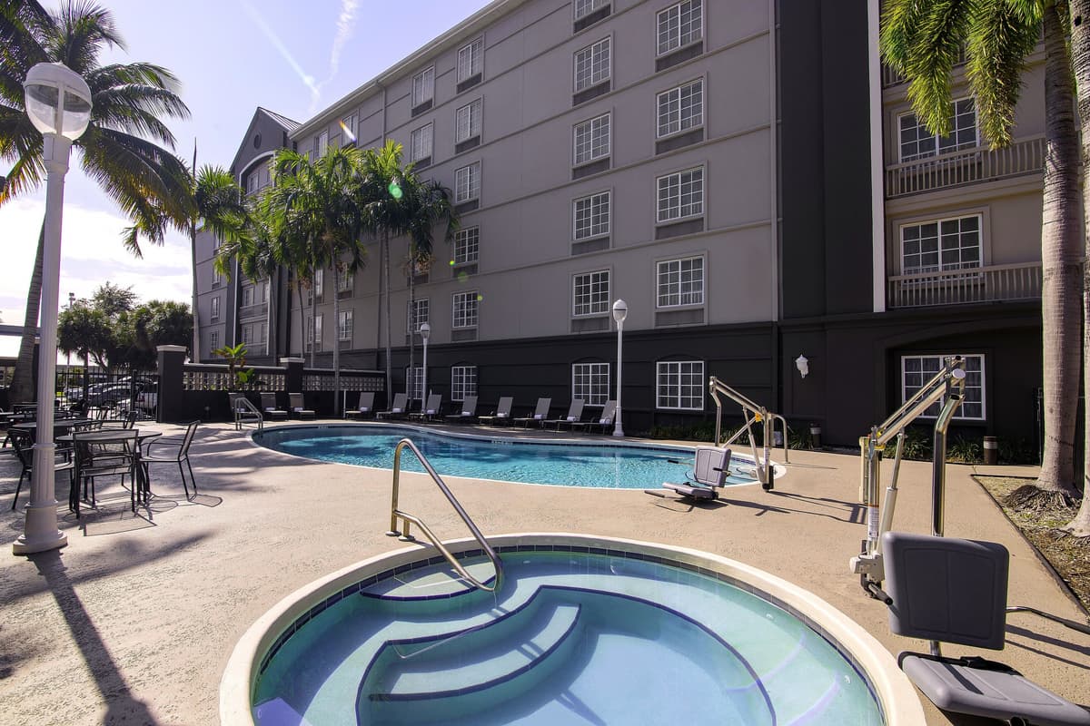 La Quinta Inn & Suites by Wyndham Miami Airport West