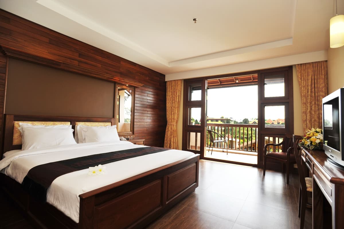 City River Hotel