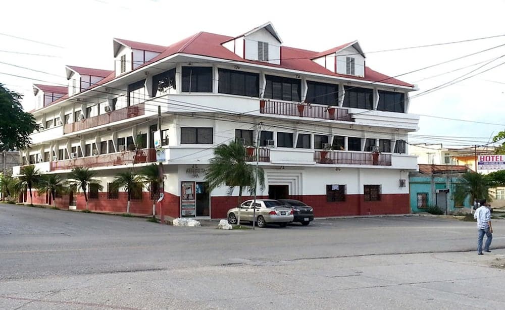 Hotel Casa Flores De Tikal