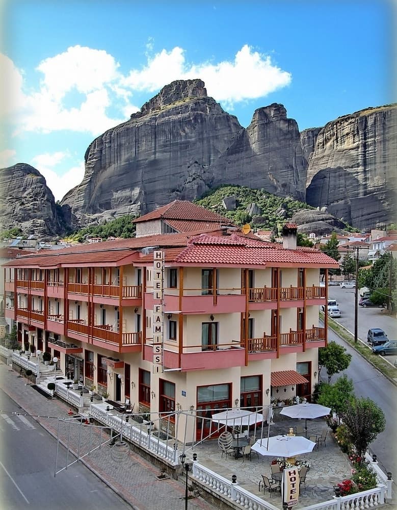 Famissi Hotel