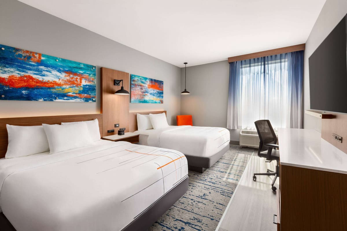 La Quinta Inn & Suites By Wyndham Mount Laurel / Moorestown