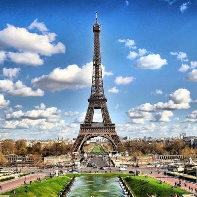Il fascino eterno della Tour Eiffel, simbolo di Parigi - Parigi