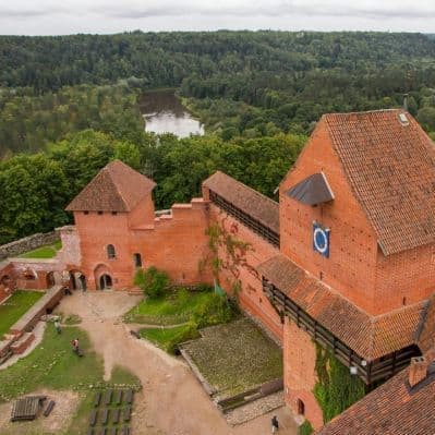 Le rovine del castello medievale di Turaida - Pärnu