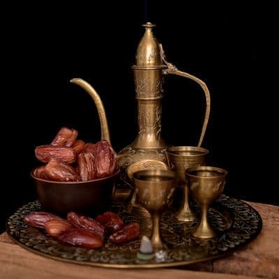 Merenda con datteri e caffè nel deserto - Wahiba Sands