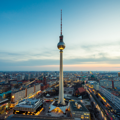Il famoso Kurfürstendamm, animato da una vivace atmosfera - Berlino