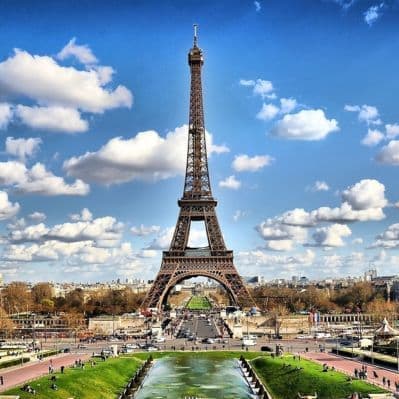 Il fascino eterno della Tour Eiffel, simbolo di Parigi - Paris