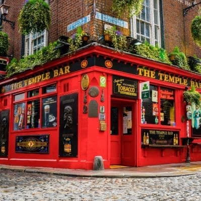 Passeggiare nel cuore di Temple Bar per scoprire il vivace e iconico quartiere di Dublino - Dublino